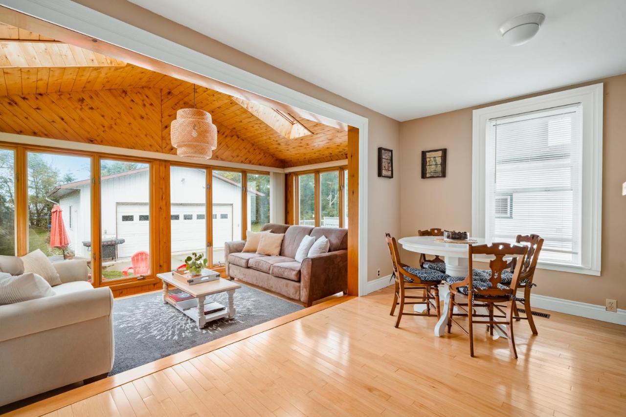 Sunroom On Maple Піктон Екстер'єр фото